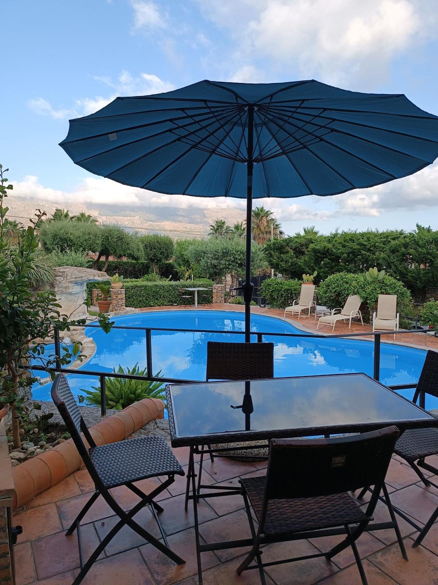 Casolare Giummari Bed & Breakfast Карини Стая снимка